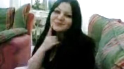 Blonde mature En bas noirs se fait baiser par un mec filme prno gratis au lit