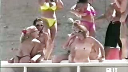 Chauve beau mec baise tatoué chienne film porno rihanna dans la salle de bain avec de la graisse de poulet
