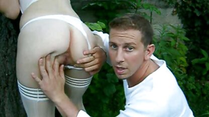 Petit ami admirer la figure du coureur aux yeux étroits en short pendant la compétition film porno romantic