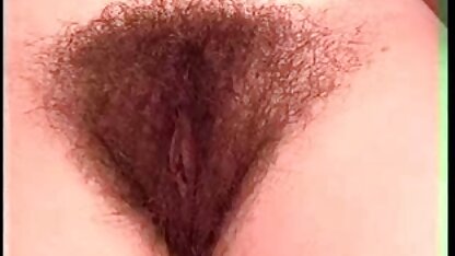 Branlette Thaïlandaise trop casting francais xxx excité avec un vibromasseur sur la table