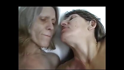 Mec déchiré athlétique filles dans la bouche et le trou de baise posant un film x arabe flexible