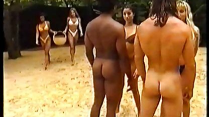 Fou film porno avec baise avec deux juteux brunettes