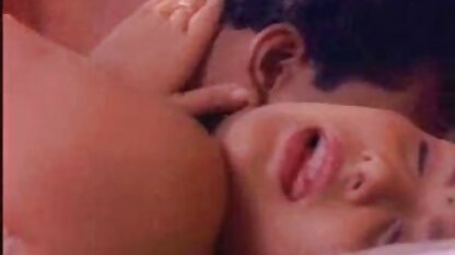 Sous-vêtements sexuels sex porno movis et lécher les doigts