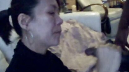 Grandes femmes portant video porno avec animaux le phallus de son amant dans la chambre