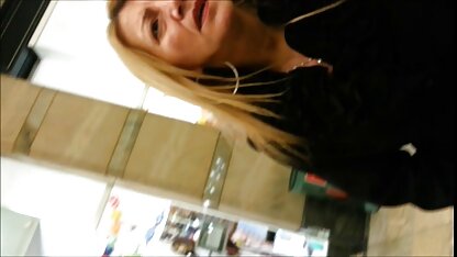 Fille asiatique blanc hurle et gémit pendant qu'un homme noir la xxx prno baise