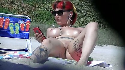 Skinny Gangster prendre skinny chat à l'orgasme, les jambes nue xxx écartées