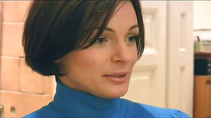 Kazakh fille avec des yeux étroits dessin animé xxx comme une prostituée à baiser à une fête ivre