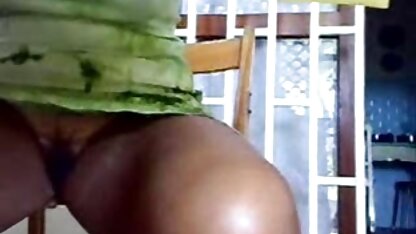Un collègue qui film porno marocaine baise latina plein sur des chapeaux pour le stockage de bureau