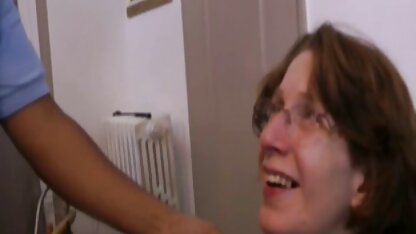 Belle blonde a décidé de baiser dans film pornographique gay le cul et la chatte s'il vous plait