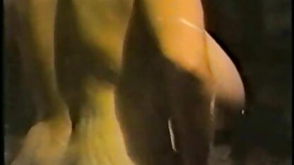 Avant film porno arab le sexe anal, la femme rousse développe un point avec des lunettes Gode