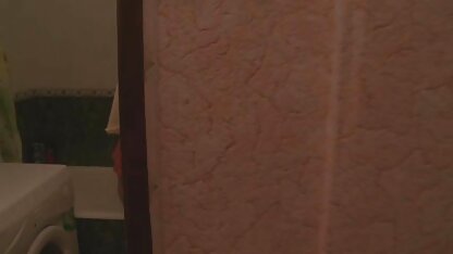 Patron convaincu une nouvelle secrétaire avec des lunettes de amateur porn movie sexe