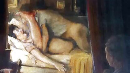 Blonde beauté dans la ani xxx salle de bain montrant Strip-tease
