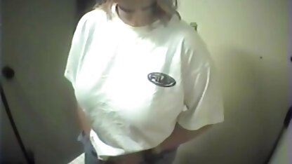 Noir tatoué live porno gratuit femme doigts le poulet homme et sucé sur