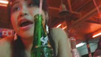 Strip-teaseuses en x porno 2019 coulant du plaisir avec un corps mince