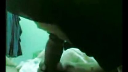 Maîtresse cum donner xxx rusi une bite dans toutes les fissures