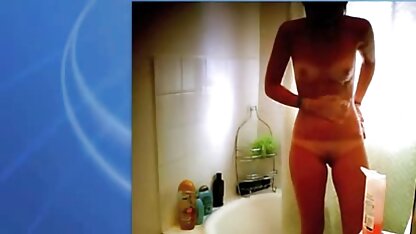 Sur des porno xxxx 2019 draps blancs, une fille sans culotte Vagin masturbation avec un vibromasseur