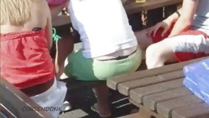 Habillé fille changer scooby doo a xxx de vêtements dans la plage dressing