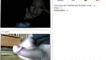 Bébé avec plug dans film pornographique gay cul baisée elle-même avec coq en caoutchouc dans avant de la caméra