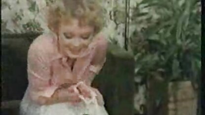 Petit ami film porno agressif cracher petite amie russe Sur le siège arrière de la voiture