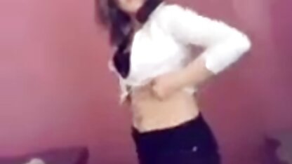 Petite amie tatoué porno jeux vidéo Fry copain avec des lunettes épaisses dans le vagin
