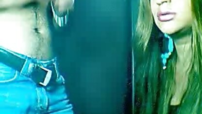 Pute séduit l'homme avec le cul et obtenir son pénis là-dedans film x grosse bite