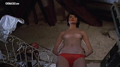 Caméra cachée dans la cabine à l'hébergement de film porno arabes la mer et un changement de vêtements