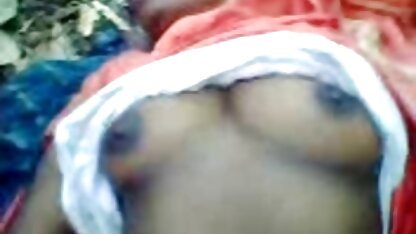Une fille qui retro porn classic a mis en place avec désinvolture en effectuant du sexe chaud devant un homme